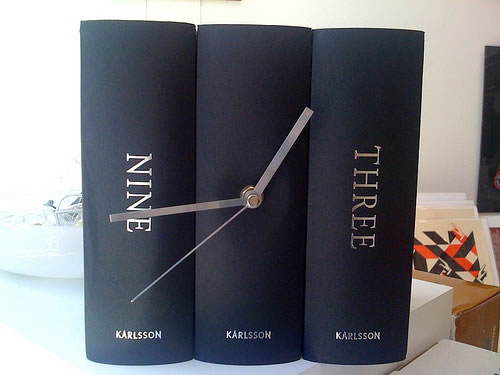 A book themed clock